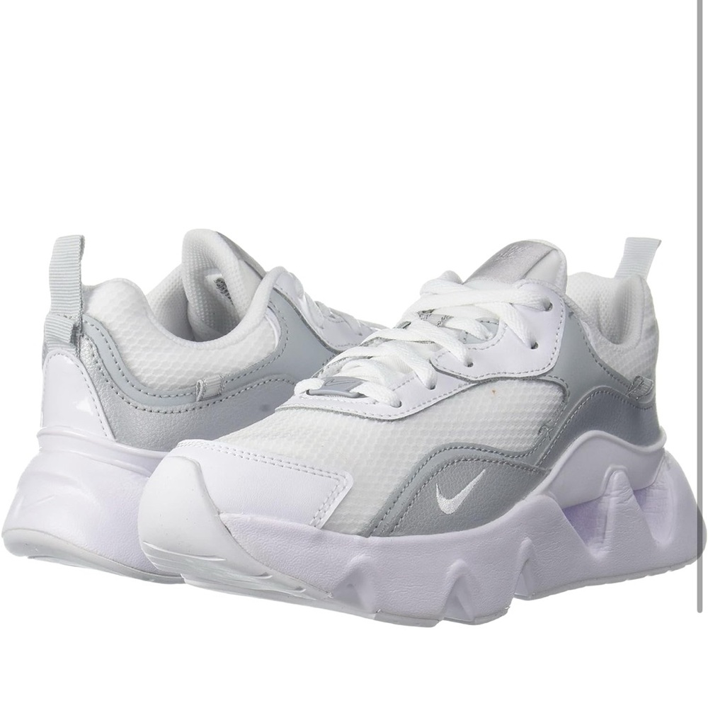 Nike RYZ women’s sneaker, grey & white | 9